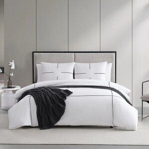 NEW in Pkg Vera Wang Zig Zag Duvet Cover Set White / Black Size Queen